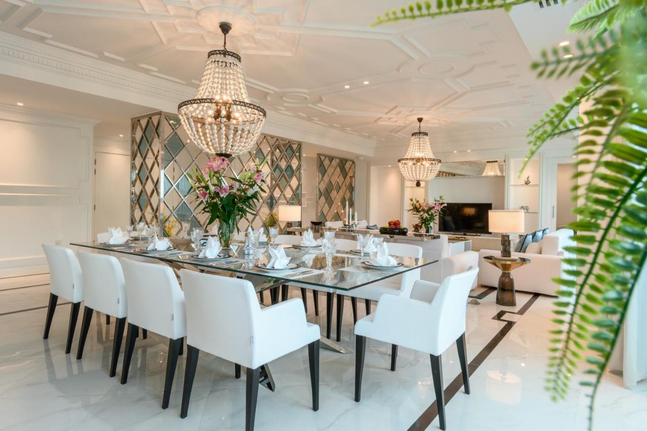 Centara West Bay Hotel & Residences Doha Exterior photo A dining room