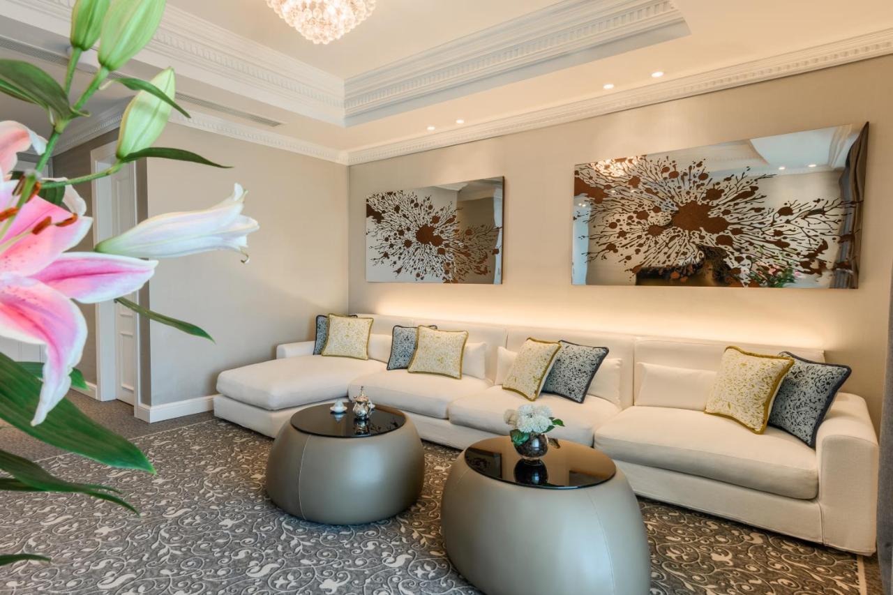 Centara West Bay Hotel & Residences Doha Exterior photo The lobby of the hotel