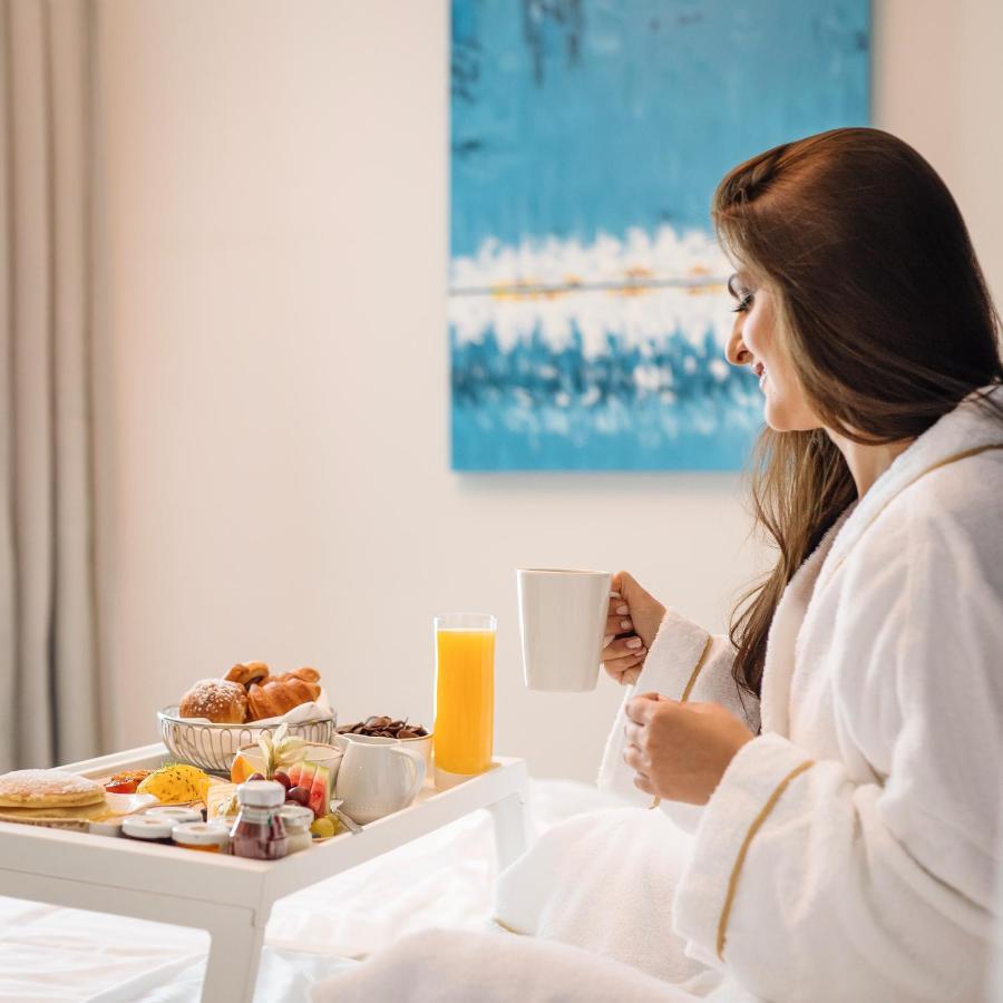 Centara West Bay Hotel & Residences Doha Exterior photo A woman in a bathrobe
