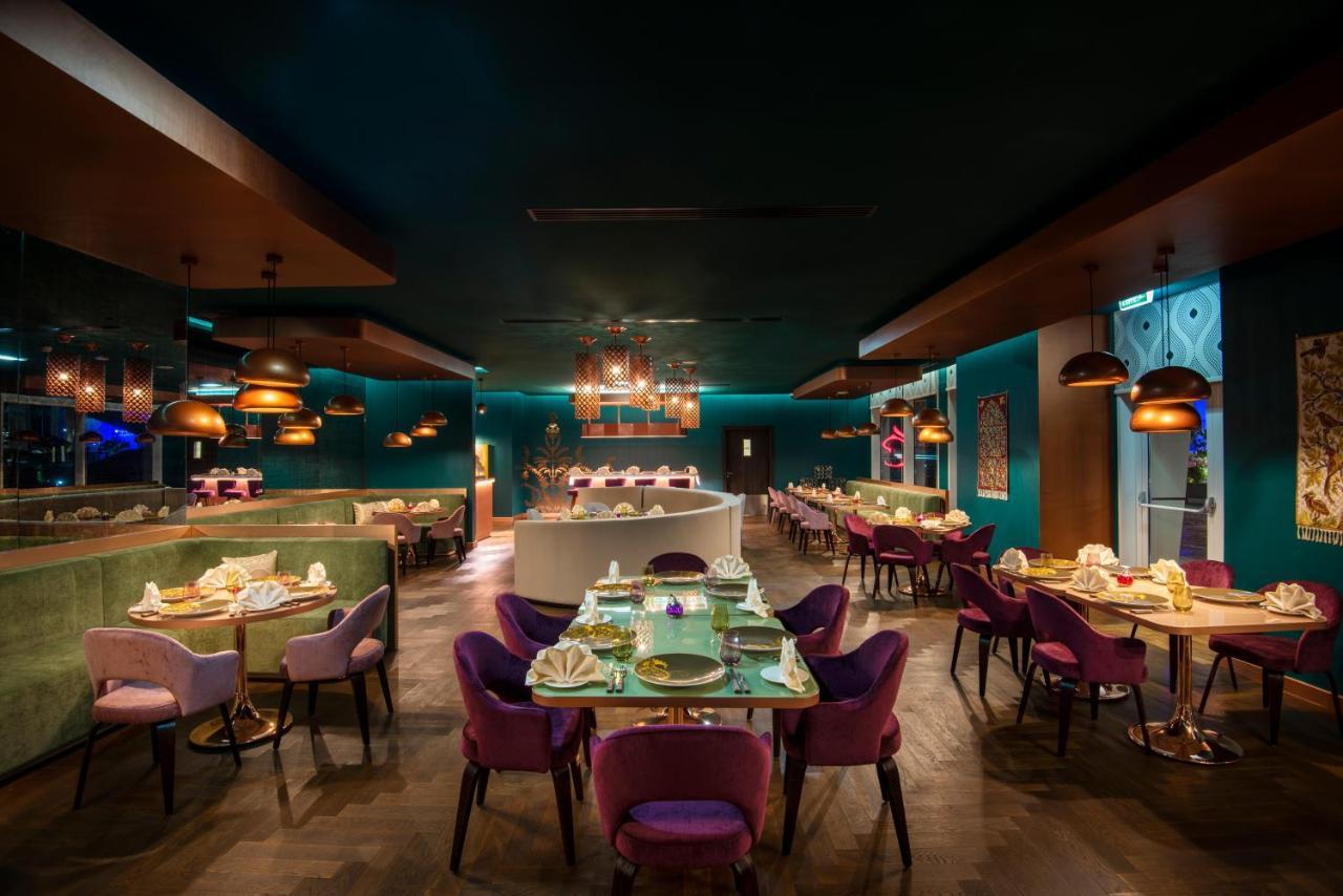 Centara West Bay Hotel & Residences Doha Exterior photo The interior of the restaurant